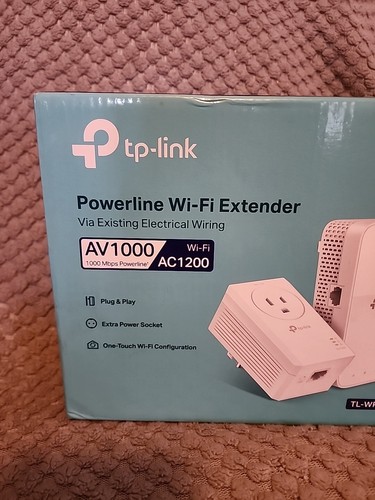 TP-Link TL-WPA7617 KIT AV1000 Gigabit Powerline/AC1200 WiFi Range Extender Kit - Picture 2 of 4