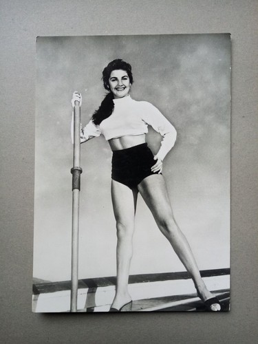 Cartoline anni40/60 Donne in costume /sensuali/in veste militare - Foto 11 di 80