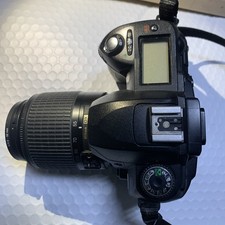 Nikon D70 6.1MP Digital SLR Camera w/AF-S DX Nikkor ED 55-200mm Lens