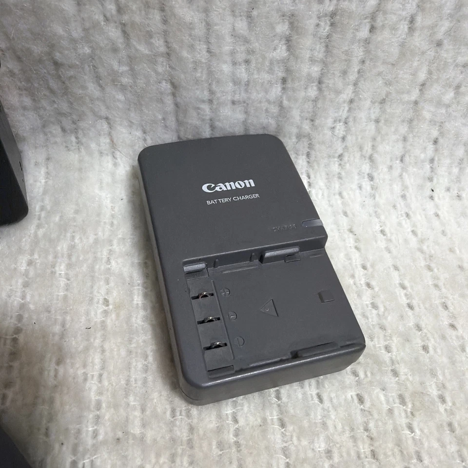 Canon Powershot G9 Digital Point-and-Shoot 6x Zoom 12.1mp - Image 3 of 4