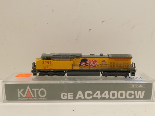 Kato Spur N 176-7004 Union Pacific "Flagge" AC4400CW Dieselmotor #5799 | Zustand: Used