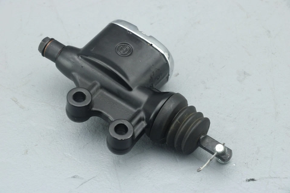 2017 Harley Electra Glide 限量后刹车主缸组件 #4102 — 第 2/4 张图片