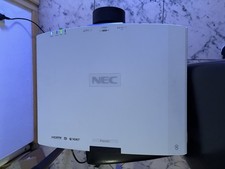 NEC Beamer PA653U