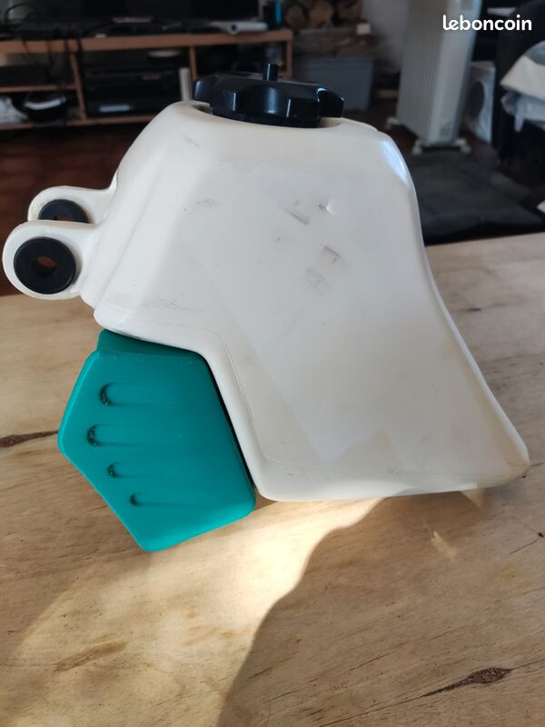 Ouies de réservoir Yamaha PW50 cyan depuis 2024 - Paire de carénages latéraux bleus