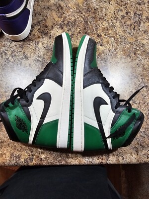 Pine green 2018- never worn Air Jordan 1 Retro High OG Pine Green (2018) Review (555088  main image 3