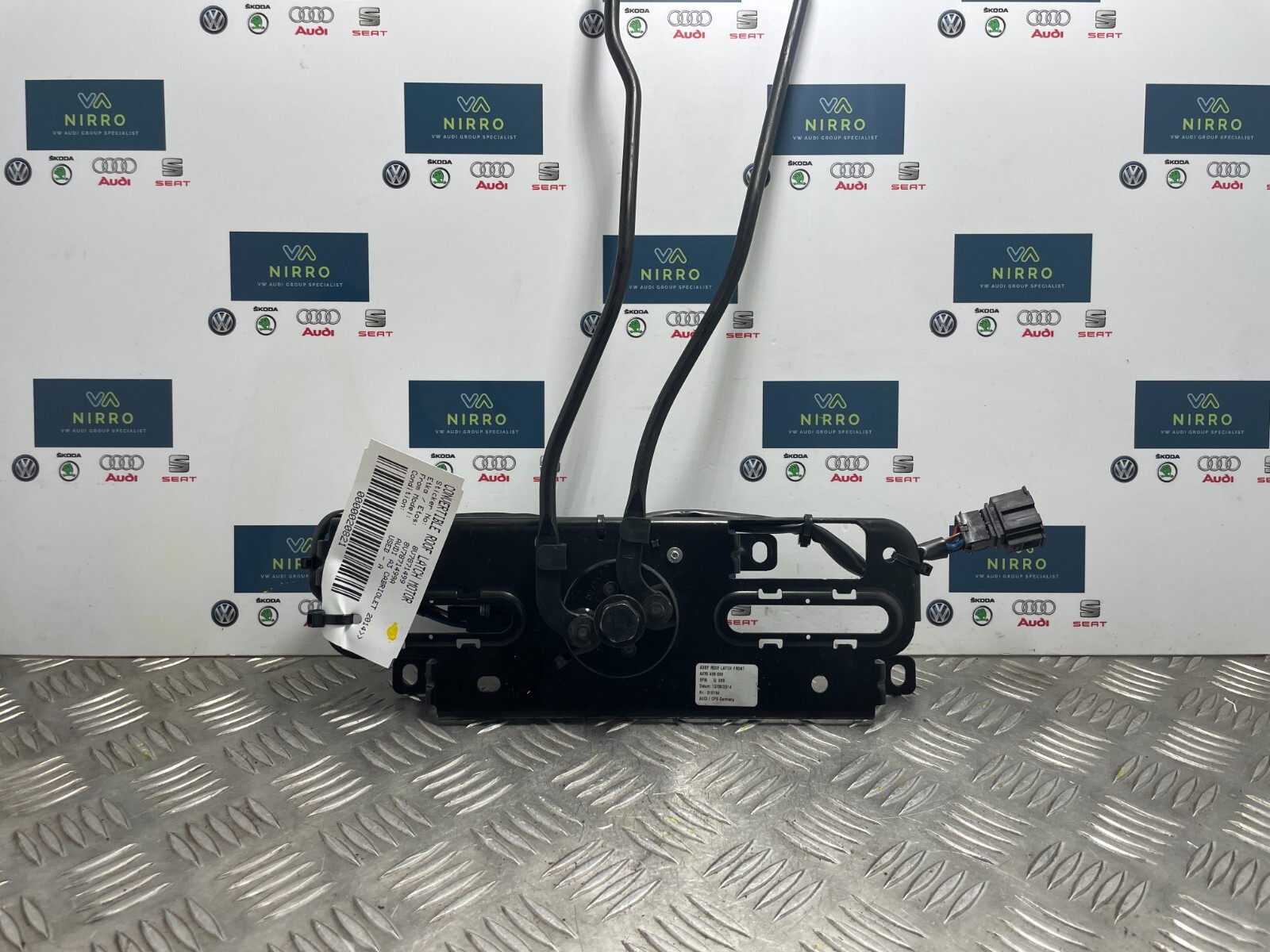 Genuine Audi A3 8v Cabriolet Soft Top Roof Frame Front Motor Catch  