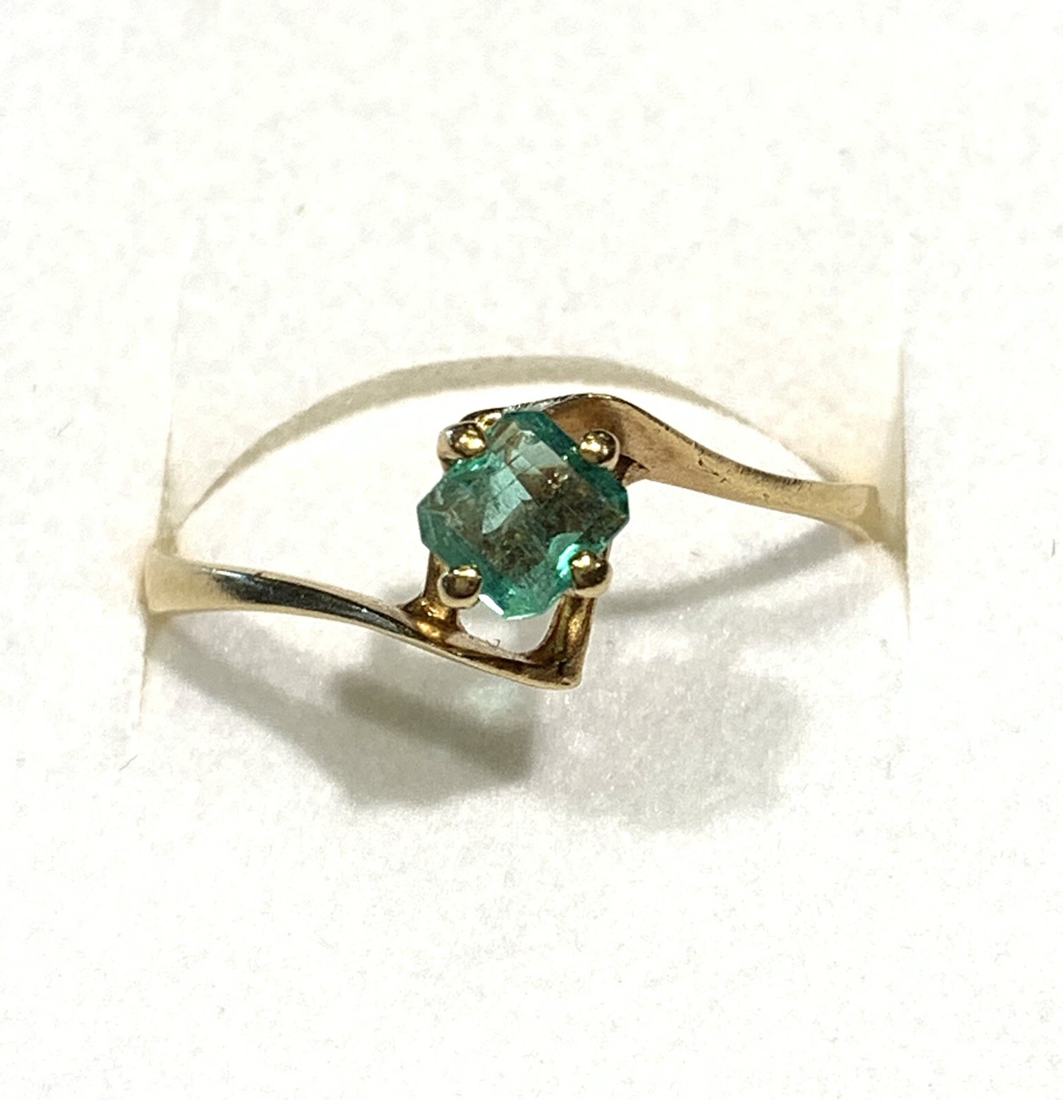 18k Yellow Gold Natural Emerald Ring - image 2