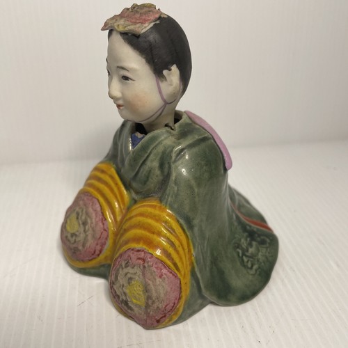 Estatua japonesa Meiji temprana cerámica asintiendo geisha asentiendo okimono rara antigua - Imagen 9 de 15