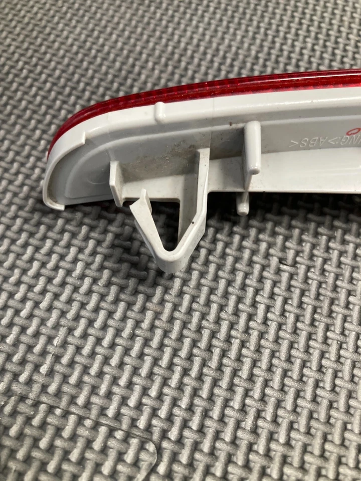 09-18 Subaru Forester Driver Rear Left Side Bumper Reflector Lamp OEM 84281SC010 - Image 4 of 4
