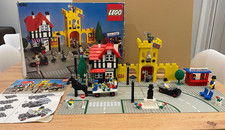 RARE LEGO Town Square Castle Scene 1592 & Box, Instructions, Figs, ALL bricks