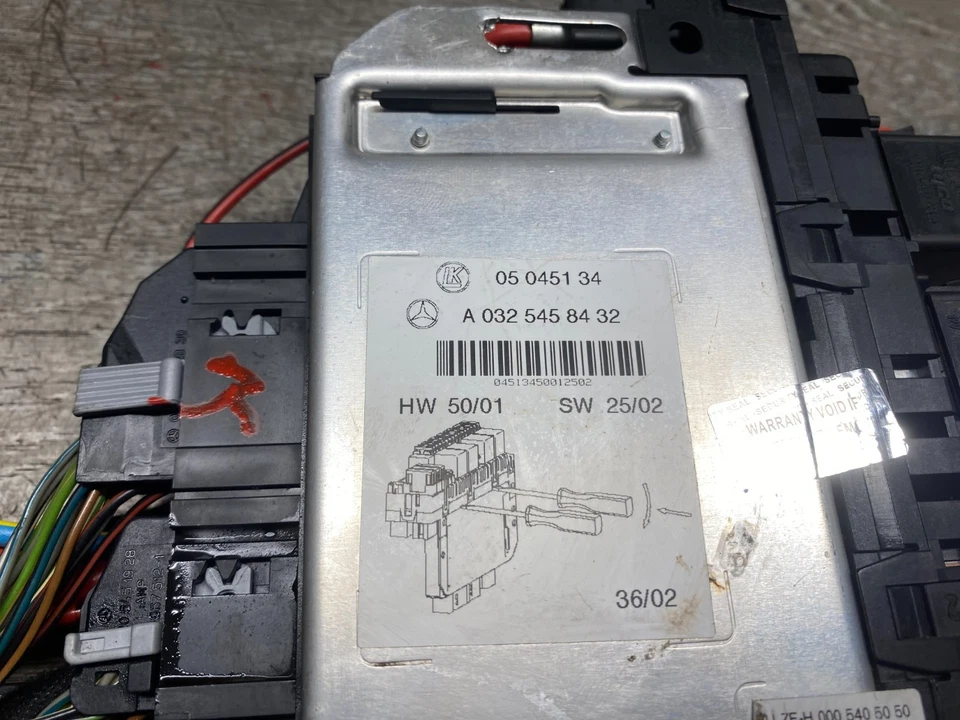 MERCEDES-BENZ OEM W220 S500 S430 2000-2006 TRASERO DEBAJO DEL ASIENTO SAM CAJA DE FUSIBLES RELÉ Foto 4 de 4