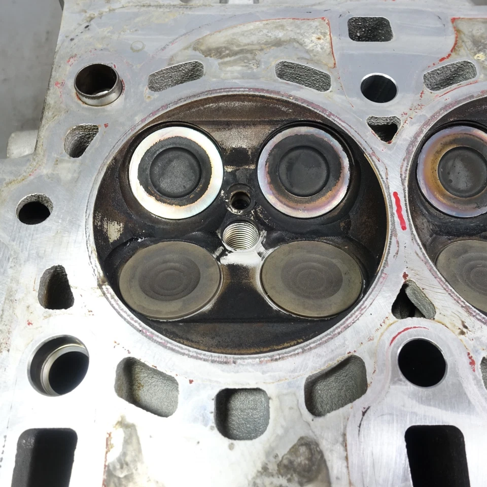 Поврежденная головка блока цилиндров двигателя 20-25 BMW M3 G80 M4 G82 X3M F97 S58 с клапанами изготовитель оборудования - Изображение 3 из 4