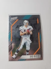  2021 Panini VIP Hyper #8 Dan Marino