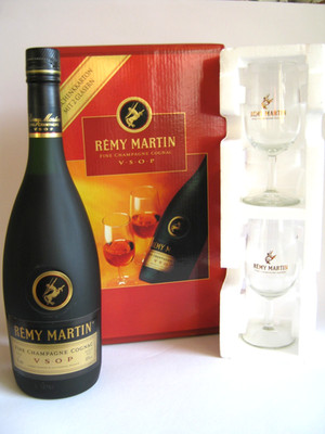 REMY MARTIN Fine Champagne Cognac VSOP 0,7 L: 40% vol. im Karton mit 2 Gläser