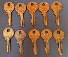 10 vtg padlock security lock KEYS, The YALE & Towne Mfg. Co. #14377
