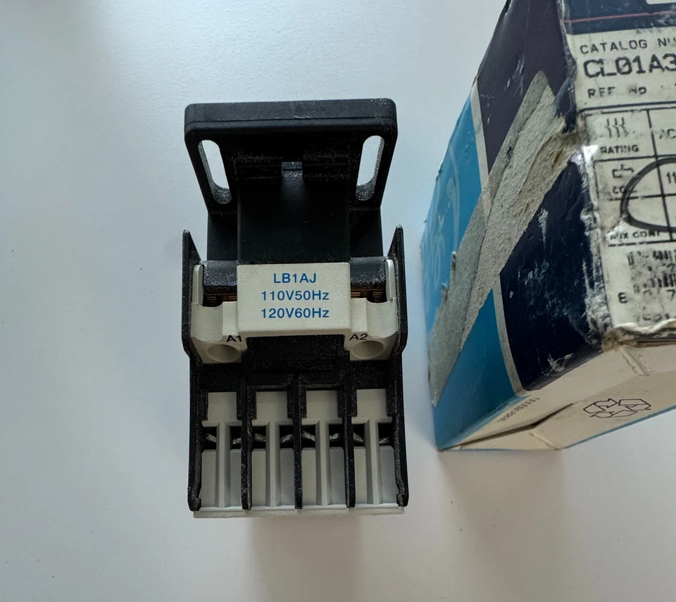 Contator GE CL01A310TJ NOVO NA CAIXA - Imagem 3 de 4