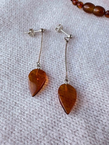Baltic light brown Amber drop earrings in sterling silver, long light earrings - Picture 4 of 9