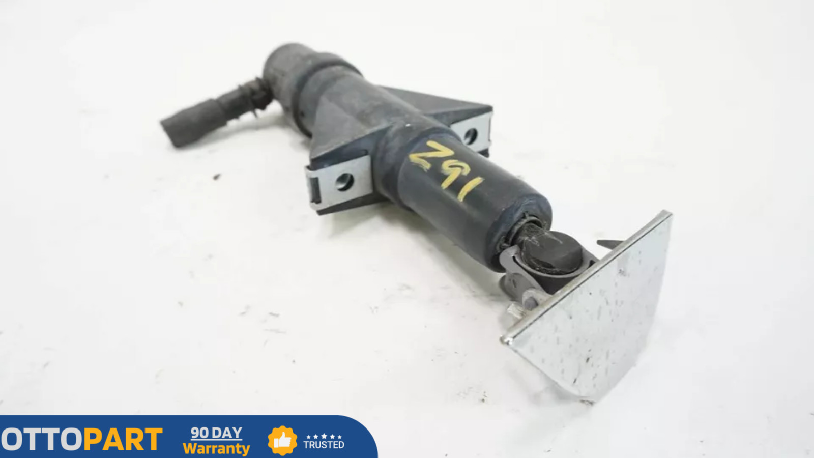Maserati Quattroporte 2014-2017 Front Left Lower Spray nozzle P/N 9241826