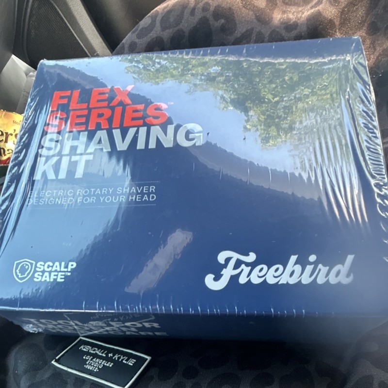 Freebird Flex Series Shaving Kit w/ Electric Rotary Razor, Blue