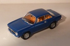 Alfa Romeo 1300 junior coupé Bertone 1969 Solido