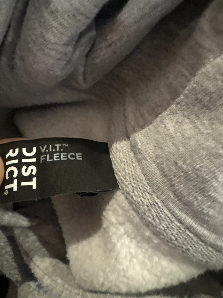 Sudadera con capucha pequeña District para adultos Foto 4 de 4