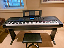 Yamaha Portable Grand Keyboard DGX-660B PIANO - Headphones, Stool - Incredible 