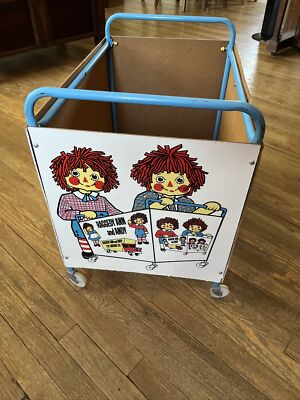 Vtg Raggedy Ann and Andy Cart Box Chest on Wheels Rolling Toy