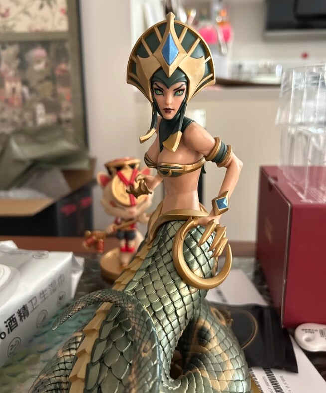 Official LOL League of Legends Cassiopeia Du Couteau Statue PVC