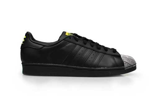adidas black yellow trainers
