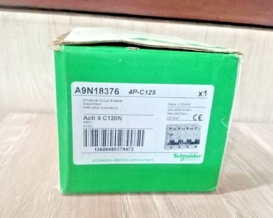 Disjoncteur Schneider Acti9 C120N - 4 Pôles, Courbe C, 100A, 10000A, 415V - Neuf Dans Son Emballage D'origine