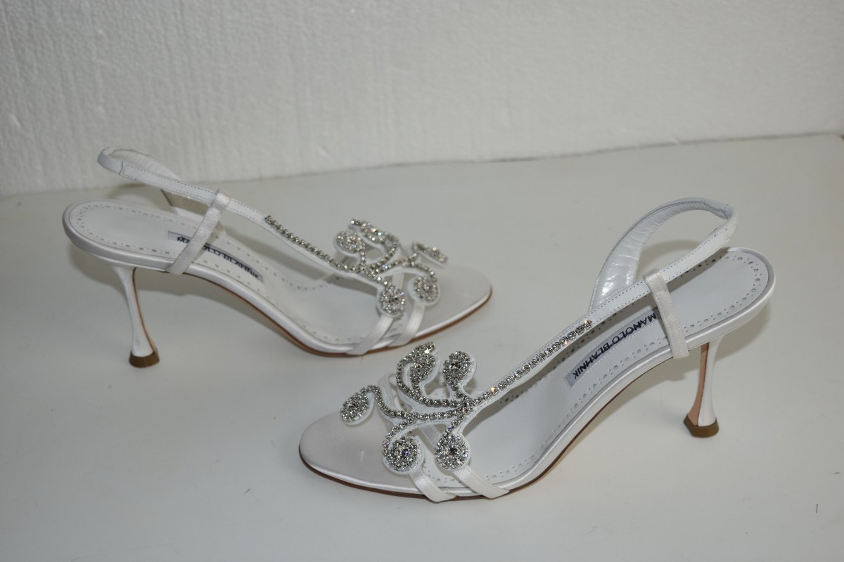 $1395 New MANOLO BLAHNIK Fernusan 90 Jeweled White Satin SANDAL