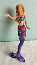 Mattel 2010 A Mermaid Tale Barbie 21101 Blond Hair w Lavender Streaks Blue Eyes