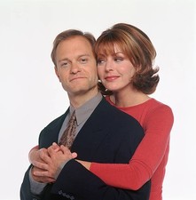 Frasier David Hyde Pierce as Dr Niles Crane Jane Leeves as Daphne - Old Photo 8