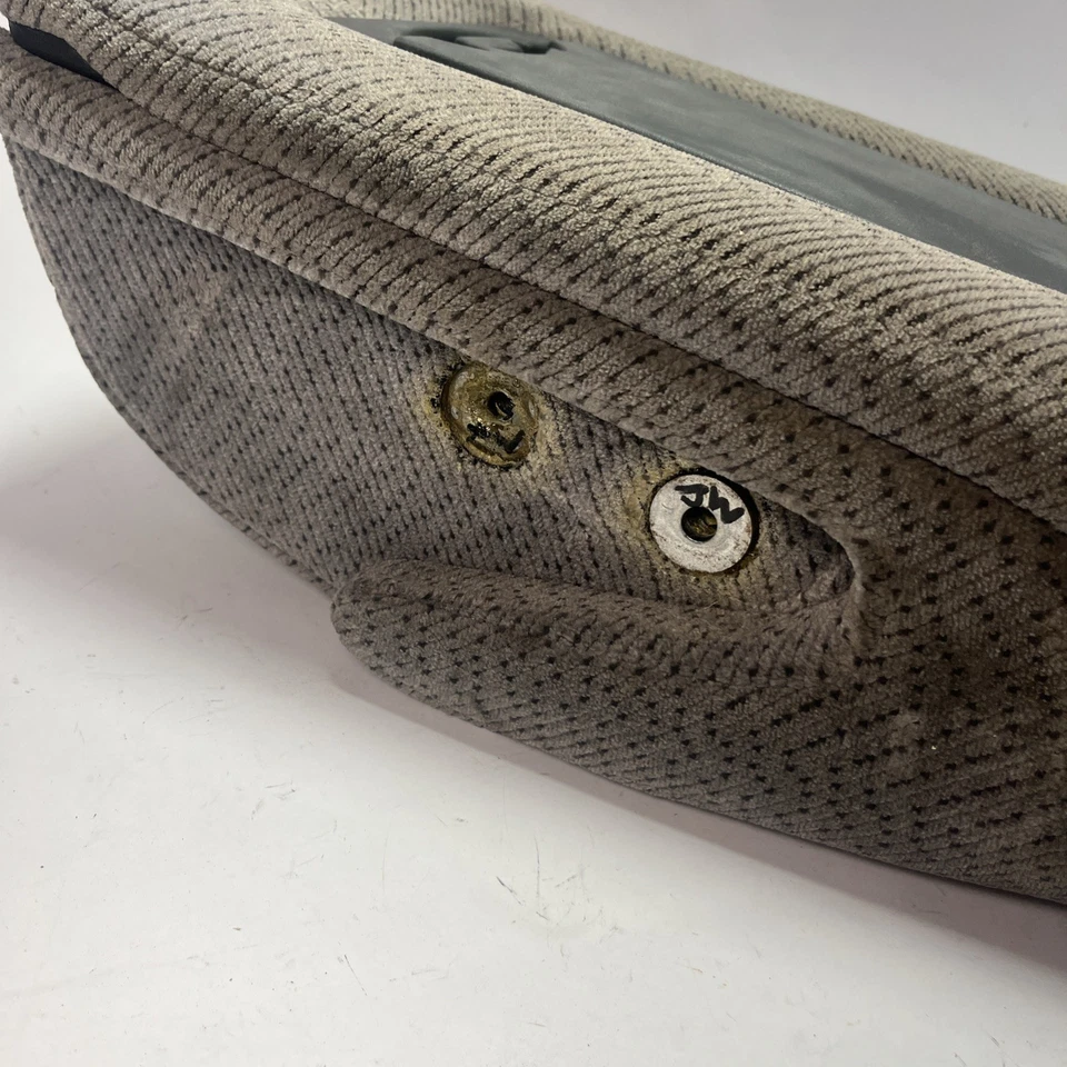 95-98 CHEVY SILVERADO GMC SIERRA CK 1500 CENTER CONSOLE JUMP SEAT ARMREST - Image 3 of 4