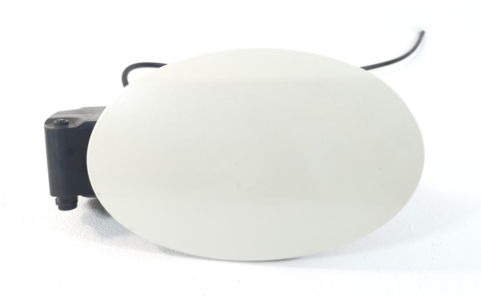 Maserati Ghibli S 3.0 Q4 2014 Fuel Gas Tank Filler Cap Door White Color OEM