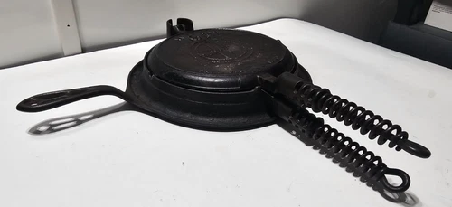 Griswold #8 Waffle Iron #885/#886 E Cast Iron w Griswold Low Base