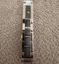 Gucci 4600L Womens Quartz Analogue Black Dial Silver Bracelet Watch 30m