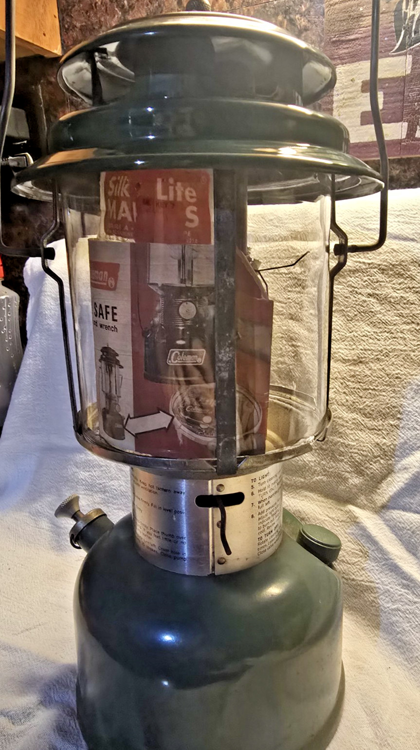 Coleman 220F Double Mantle Camping Lantern - Green