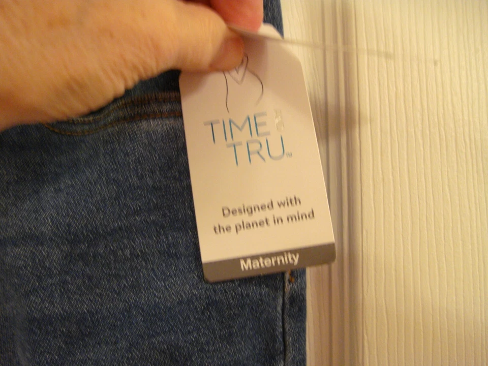 Time And Tru Denim Blue Stretch Comfort Ripped Maternity Capris Sz XXL (20) NEW - Image 3 of 4