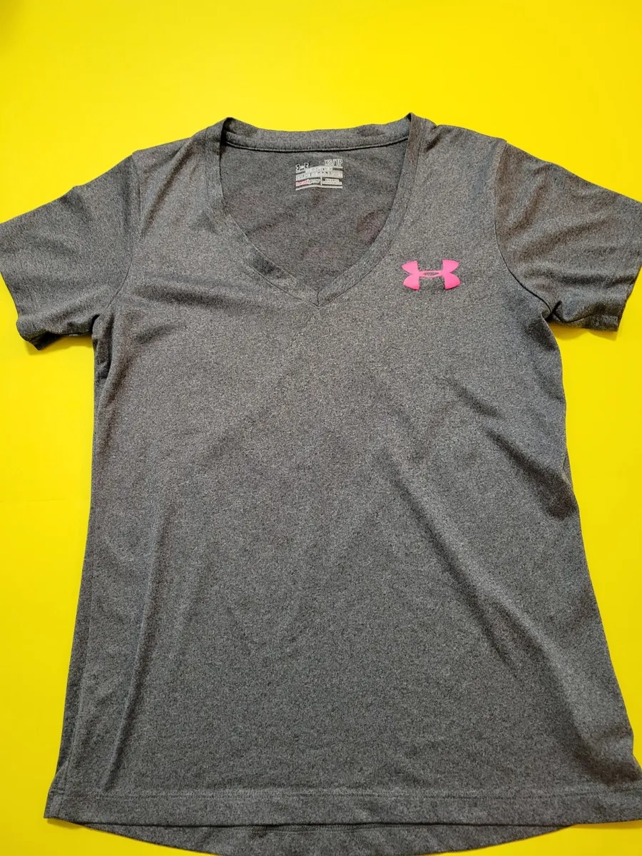 Under Armour Womens XS Semi-Fitted Heat Gear T-shirt Gray/Pink Breast Cancer
