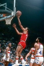 Lionel Hollins of the Philadelphia 1981 Basetball Photo 10