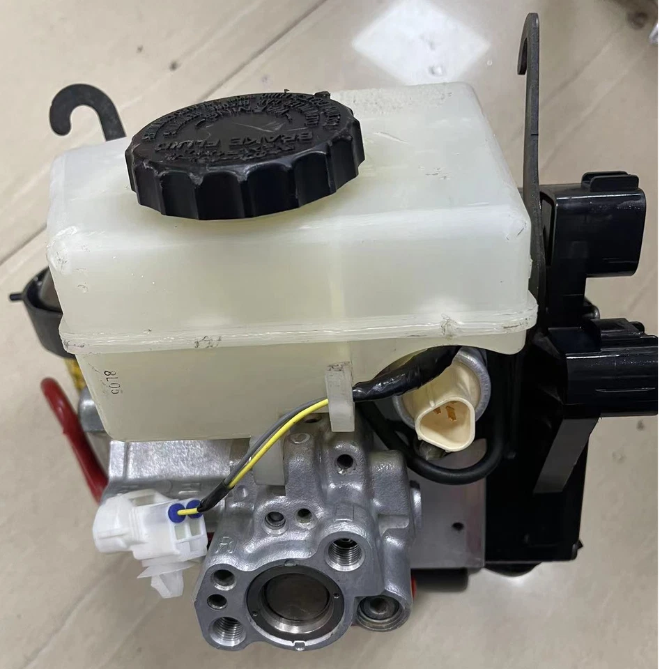 Главный цилиндр насоса ABS 47050-60081 в сборе для Lexus GX470 2003-2005 - Изображение 2 из 4