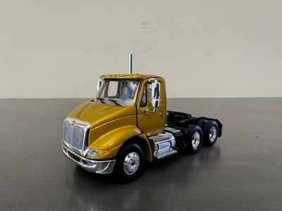 1/64 DCP /First Gear International 8600i Day Cab-Gold