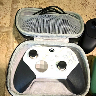 Microsoft Xbox Elite Wireless Controller Series 2 White/Black Back Buttons Case