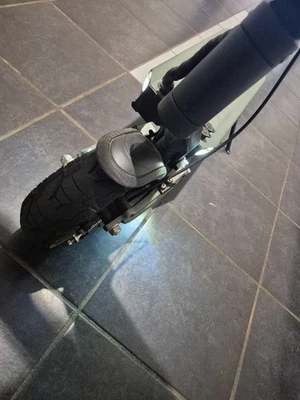 trotinette élétrique couleur noir et vert vsett8 - Photo 1/4