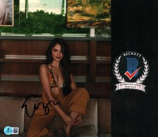 EIZA GONZALEZ SIGNED BEAUTIFUL LEGGY ACTRESS 8X10 PHOTO BECKETT BAS COA