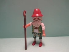 Playmobil figure MAN / ALPINE HIKER W/ GRAY HAIR & BEARD IN LEDERHOSEN + HAT