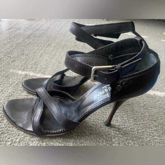 YVES SAINT LAURENT tacchi in pelle nera con cinturino taglia US 7 5