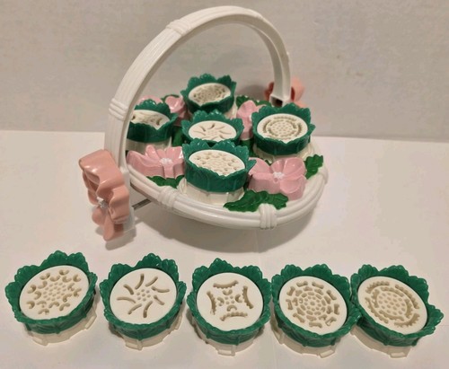 Vintage Tyco Super Dough Flower Makin' Basket with all 10 dough molds
