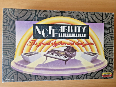 Noteability Name The Song Spiel mit Baby Flügel funktionstüchtig Vintage mit Batterien